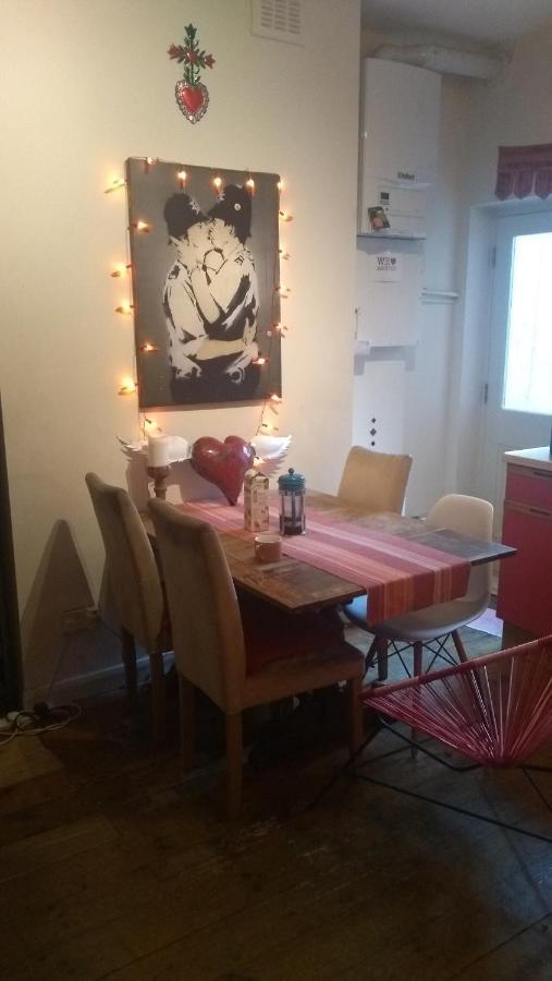 Homey, Warm & Welcoming Room. London Exteriör bild